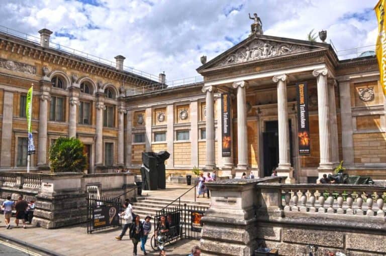 Fachada del Museo Ashmolean