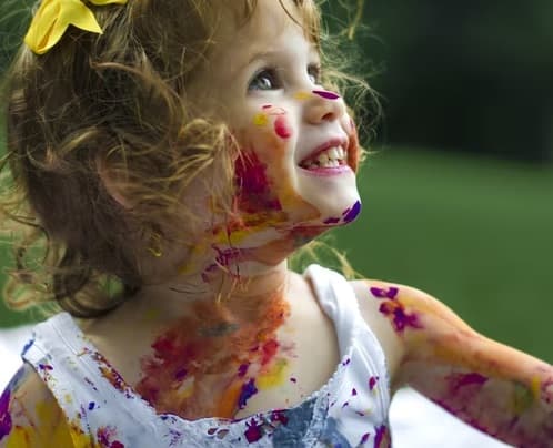 Cómo quitar manchas de pintura acrílica seca de la ropa